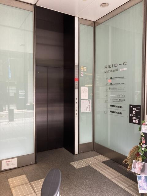 ＲＥＩＤ－Ｃ元町　シェアエステルーム元町内のエントランス| 