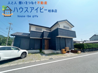 【外観】 | 揖斐川町清水築８年中古住宅5LDK！木のぬくもりを感じるお家です♪2間続きの和室！2階に洗面あり！ | 揖斐川町清水築８年中古住宅5LDK！木のぬくもりを感じるお家です♪2間続きの和室！2階に洗面あり！