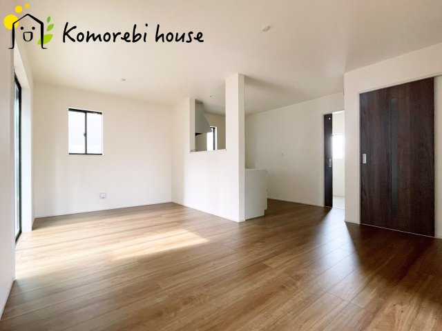 北足立郡伊奈町西小針1丁目131番　新築一戸建て　ハートフルタウン　Bの居間・リビング|居間です