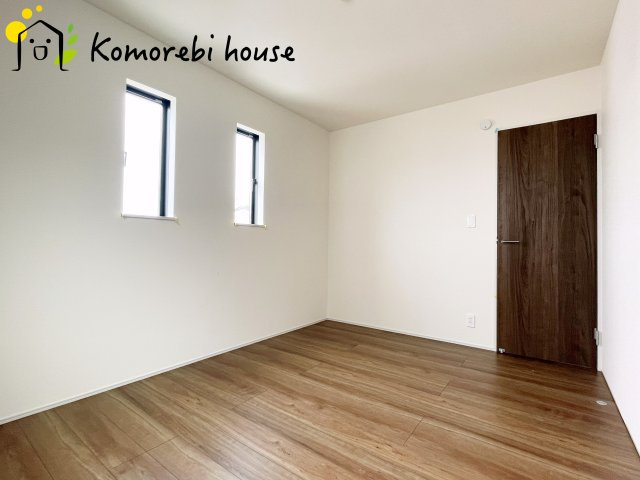 北足立郡伊奈町西小針1丁目131番　新築一戸建て　ハートフルタウン　Bの洋室|明るい洋室です