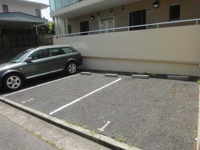 アイ・和泉の駐車場|軽自動車用です