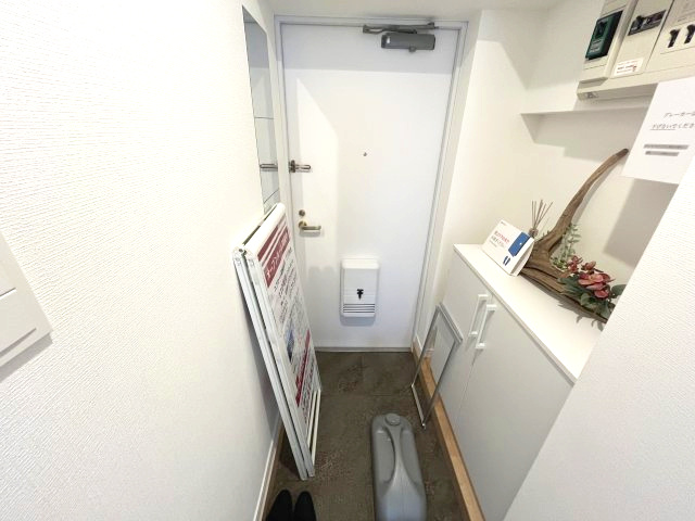 ユアコート武蔵藤沢の玄関|収納もある玄関です