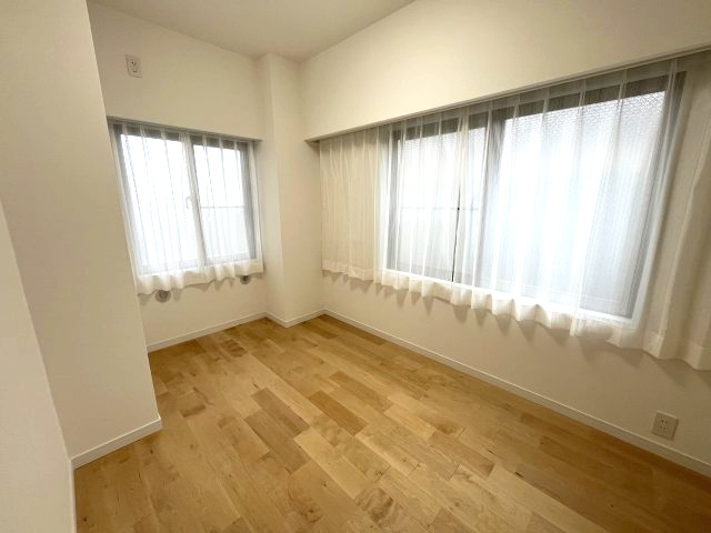 ユアコート武蔵藤沢の洋室|落ち着いた色調の洋室です