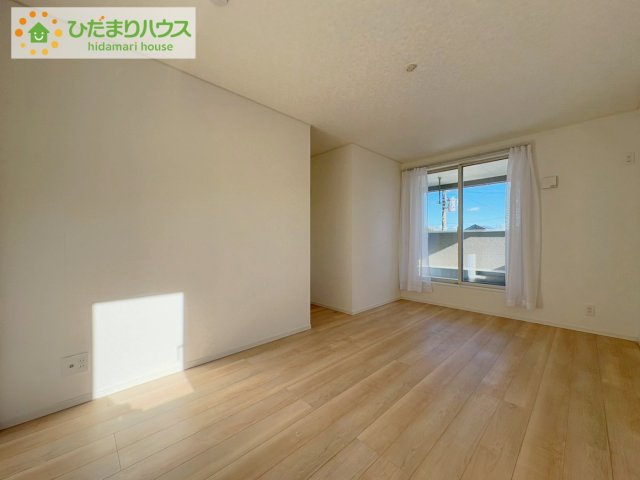 北茨城市大津町北町第12　新築戸建　1号棟の洋室|バルコニーに面していて、たっぷり光りの入る明るい主寝室です！