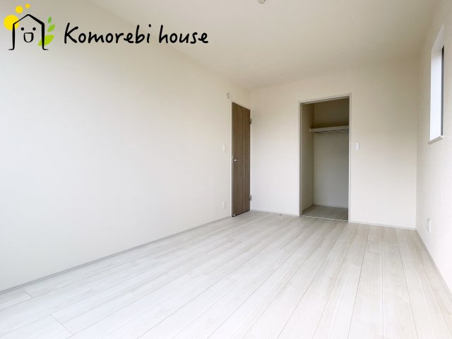 北足立郡伊奈町西小針1丁目131番　新築一戸建て　ハートフルタウン　Fの寝室|奥行きのあるウォークインクローゼット付き♪1カ所にまとめられるから衣替えもスムーズに行えます♪