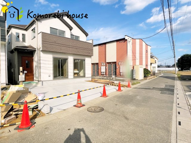 北足立郡伊奈町西小針1丁目131番　新築一戸建て　ハートフルタウン　Fの前面道路含む現地写真|見通しの良い前面道路で出入りもスムーズ♪