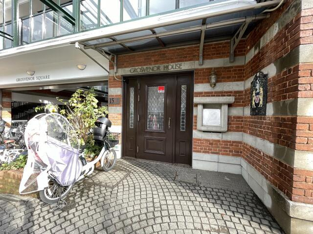 グロブナースクエアのエントランス| 