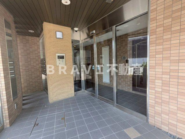 メゾン ラ・リーブ BRAVI不動産のエントランス