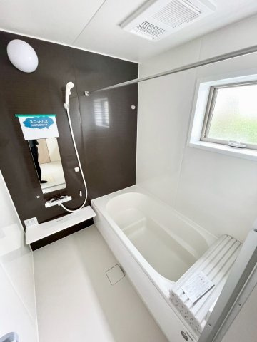 長野市箱清水第２の浴室|浴室乾燥機付きのお風呂です♪窓もあるので換気などもしっかりできます！！