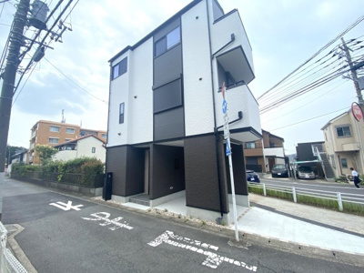 【外観】 | 旭区鶴ヶ峰1丁目戸建て | 鶴ヶ峰駅まで徒歩5分の好立地
東南角地の明るい戸建て