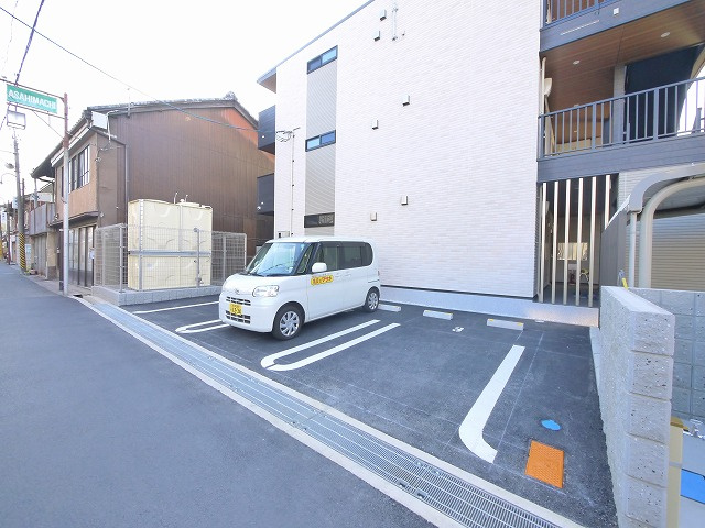 アルバーダの駐車場