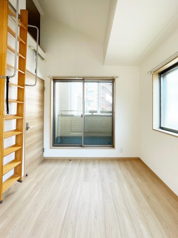 二宮町1丁目中古戸建の洋室|約5.0帖の洋室