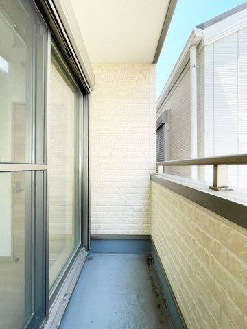 二宮町1丁目中古戸建のバルコニー|約5.0帖の洋室にあるベランダ