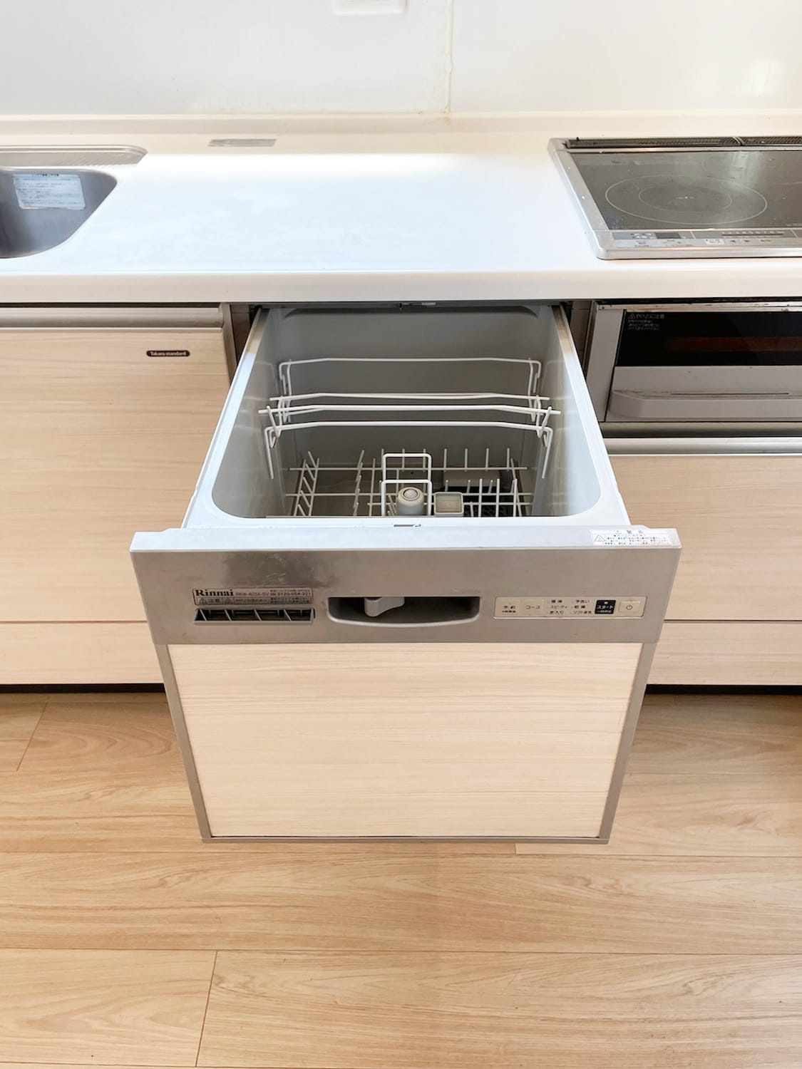 二宮町1丁目中古戸建のキッチン|食後の片付けの手間が省ける食洗機