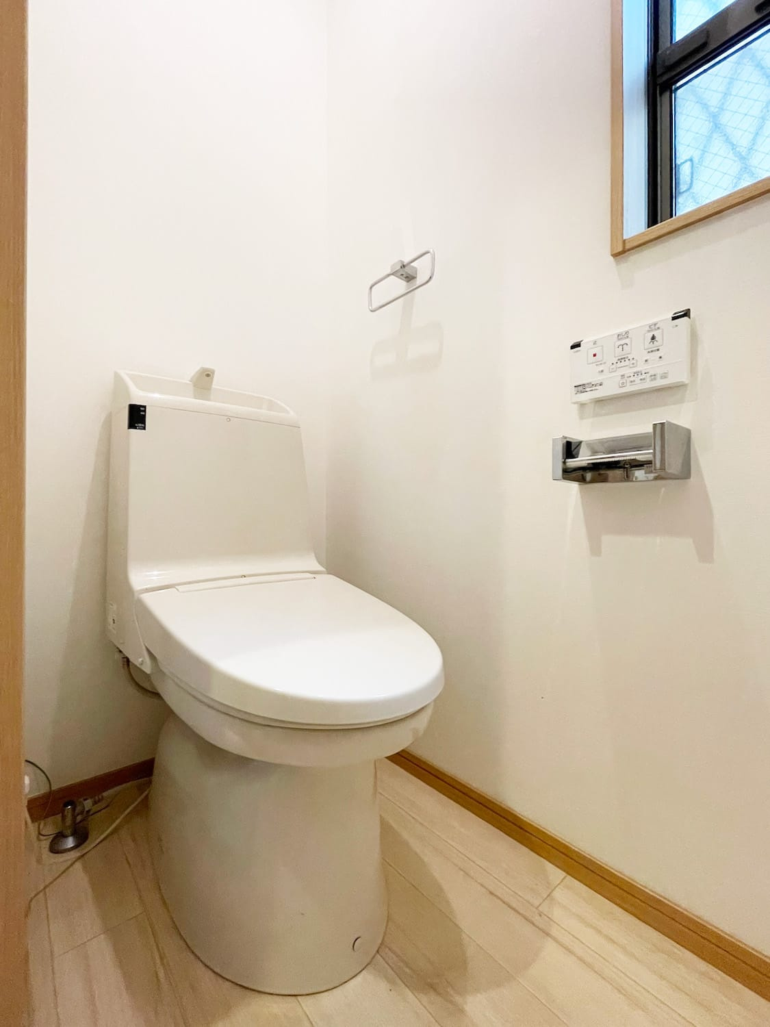 二宮町1丁目中古戸建のトイレ|1階のトイレ