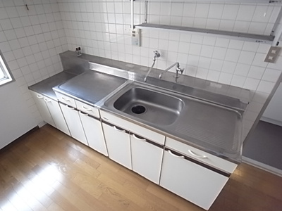 【キッチン】 | 若草ハイツ | 作業スペースが通常の2倍あって料理もはかどります。