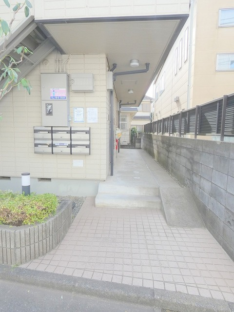 CRESCENT調布のエントランス