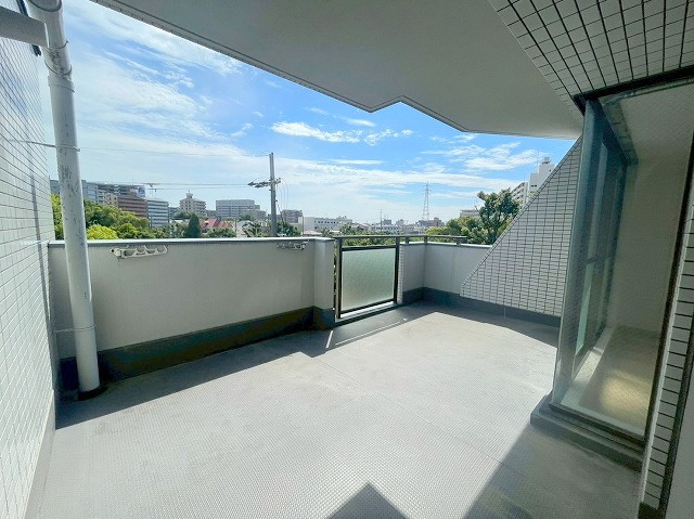 ハイム・クリエイティブのバルコニー