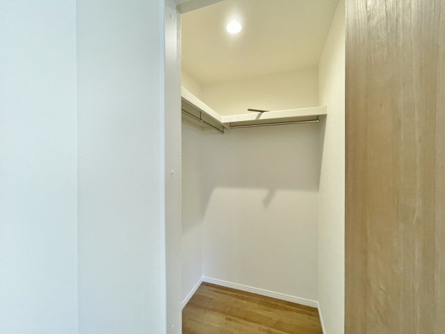 中野区丸山1丁目 全3棟 3号棟の収納|3階6.1帖洋室　WIC
3階居室にはそれぞれウォークインクローゼットを完備しております
衣類の他にもたっぷり収納いただけます(3号棟)