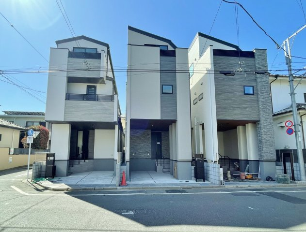 中野区丸山1丁目 全3棟 3号棟の外観|【堂々完成につきお気軽にご見学いただけます】
3号棟は角地につきどのお部屋にも暖かな光が届きます(3号棟)