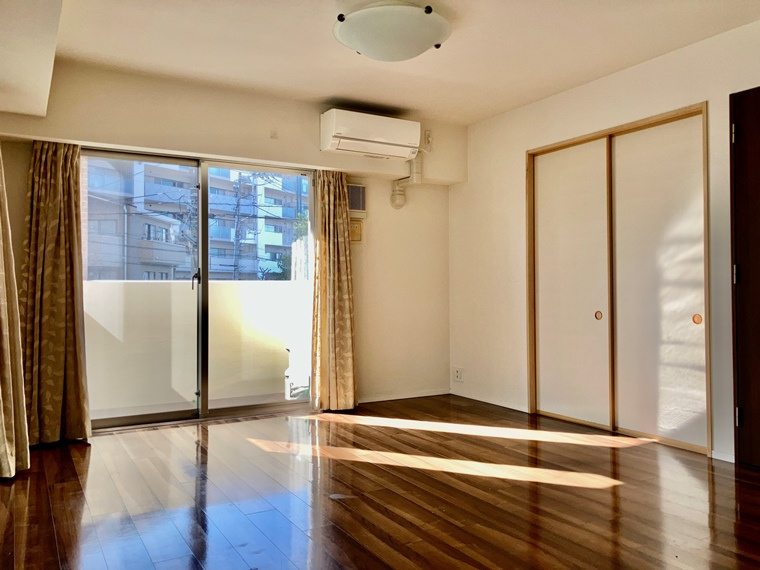 内装は落ち着いています