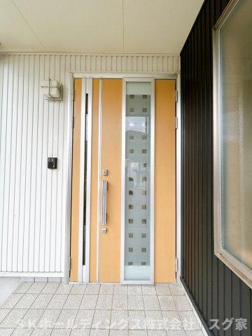 福知山市野花戸建ての玄関