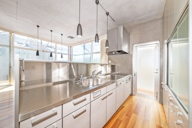 【キッチン】 | 『 南西角地の堅牢で瀟洒な邸宅 』 　 ※ 注意事項は備考欄を参照