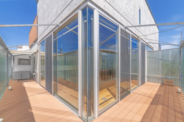 【バルコニー】 | 『 南西角地の堅牢で瀟洒な邸宅 』 　 ※ 注意事項は備考欄を参照