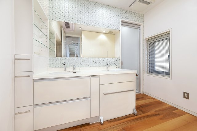 【独立洗面台】 | 『 南西角地の堅牢で瀟洒な邸宅 』 　 ※ 注意事項は備考欄を参照