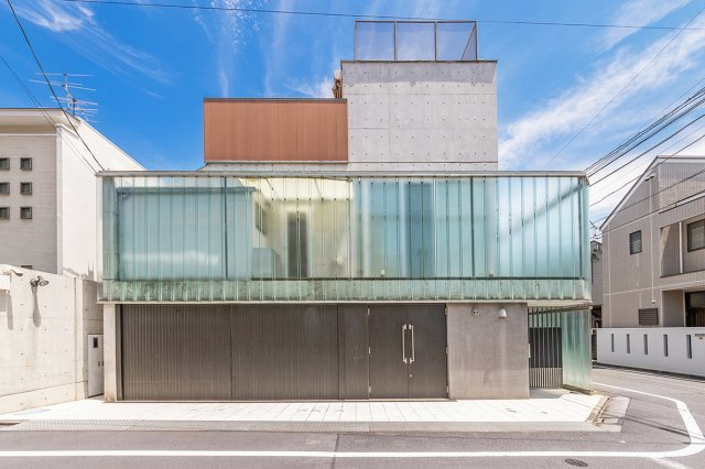 【外観】 | 『 南西角地の堅牢で瀟洒な邸宅 』 　 ※ 注意事項は備考欄を参照