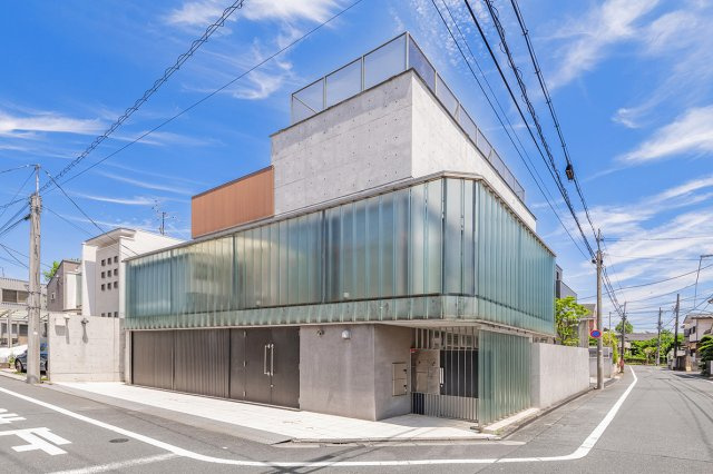 【外観】 | 『 南西角地の堅牢で瀟洒な邸宅 』 　 ※ 注意事項は備考欄を参照