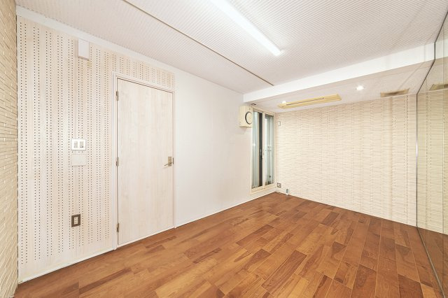 【洋室】 | 『 南西角地の堅牢で瀟洒な邸宅 』 　 ※ 注意事項は備考欄を参照