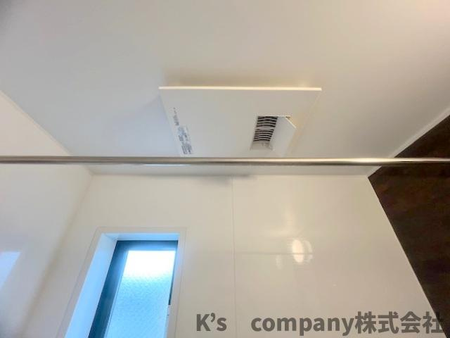 ■高座郡寒川町一之宮2丁目　中古戸建のその他|長雨の続く時期の洗濯物の心配を解消できる浴室乾燥機付き◇浴室を暖めることができるので、冬のヒートショック予防にも効果的です◇