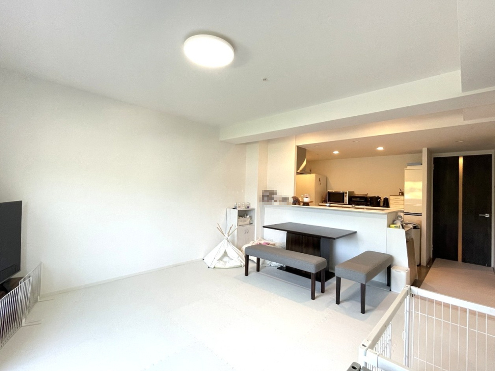 アルファスマート西条助実の居間・リビング|東南向きの7階のため、日当たり、通風、眺望が良いです！