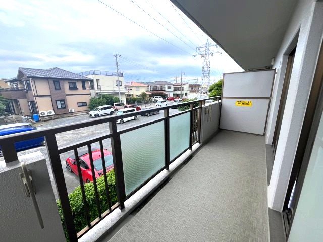 ユアコート武蔵藤沢のバルコニー|バルコニーからの眺めを楽しみながら食事をしませんか