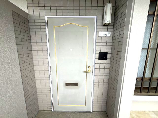 ユアコート武蔵藤沢の玄関|収納もある玄関です