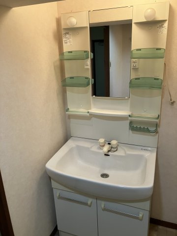 【独立洗面台】 | 江戸川台小田急ハイツ２３号棟 | 独立洗面台あり、毎朝おしゃれに忙しい女性の方におすすめです