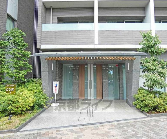 SILK HOUSEとなみ 2号館のエントランス