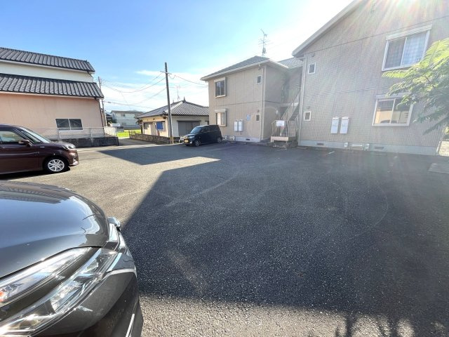 ハイエストメゾン山崎の駐車場