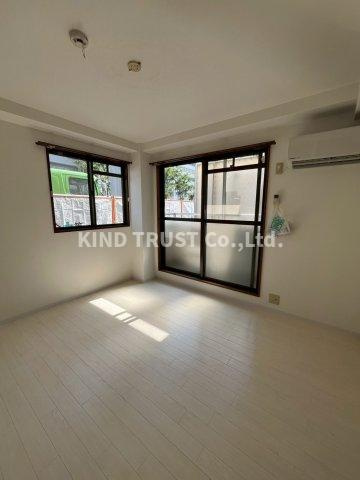 ロイヤルハイツ別所の居間・リビング|こちらのリビングで趣味の時間をお楽しみください