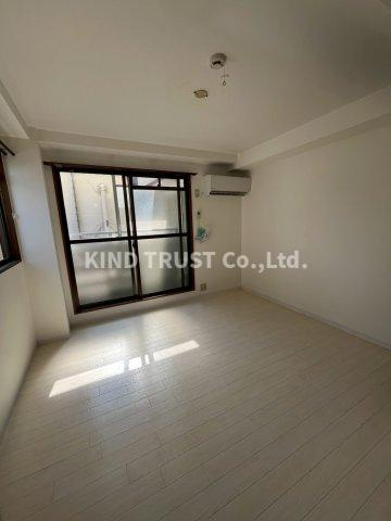 ロイヤルハイツ別所の居間・リビング|居間です