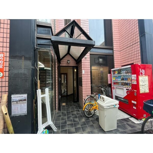 大阪市西成区天下茶屋２丁目の店舗事務所のエントランス