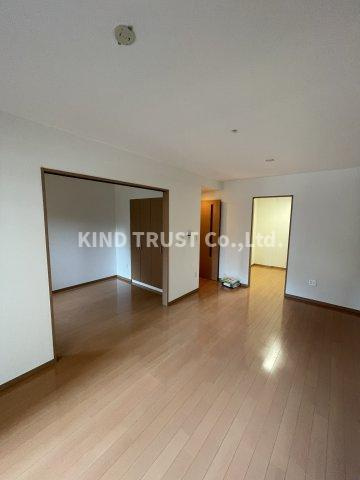 ローレルタワー梅田の居間・リビング|こちらのリビングで趣味の時間をお楽しみください