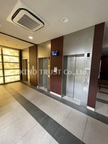 ローレルタワー梅田のロビー|建物の内部です