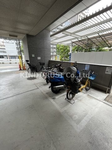 ローレルタワー梅田の駐車場|カースペースがあります