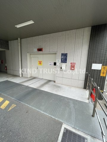 ローレルタワー梅田の駐車場|カースペースがあります