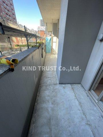 ローレルタワー梅田のバルコニー|お洗濯にも便利なバルコニー付き