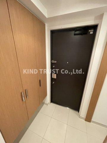 ローレルタワー梅田の玄関|収納もある玄関です