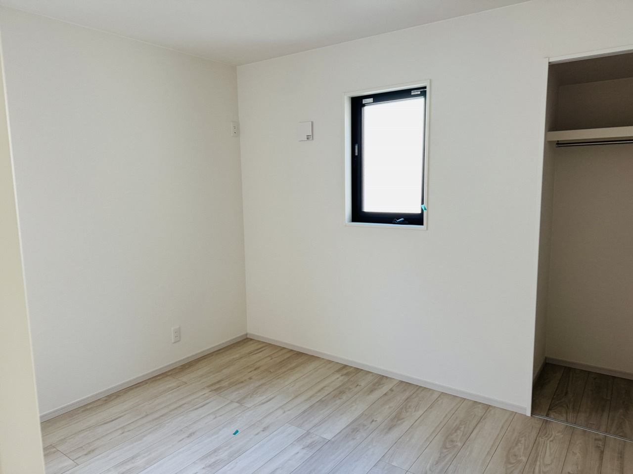 八王子市　椚田町　新築一戸建て　４期の洋室|～2階5.2帖の洋室　2面採光で明るく風通しの良いお部屋です～