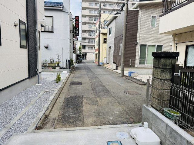 八王子市　椚田町　新築一戸建て　４期の前面道路含む現地写真|～西側4.5ｍ道路に面しています～